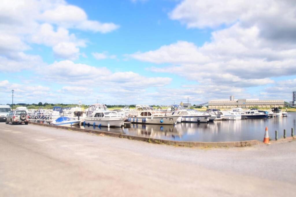 Riverside Marina Apartments Lanesborough المظهر الخارجي الصورة